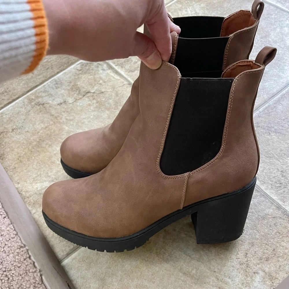 Women's DREAM PAIR Chelsea chunky heel ankle boots